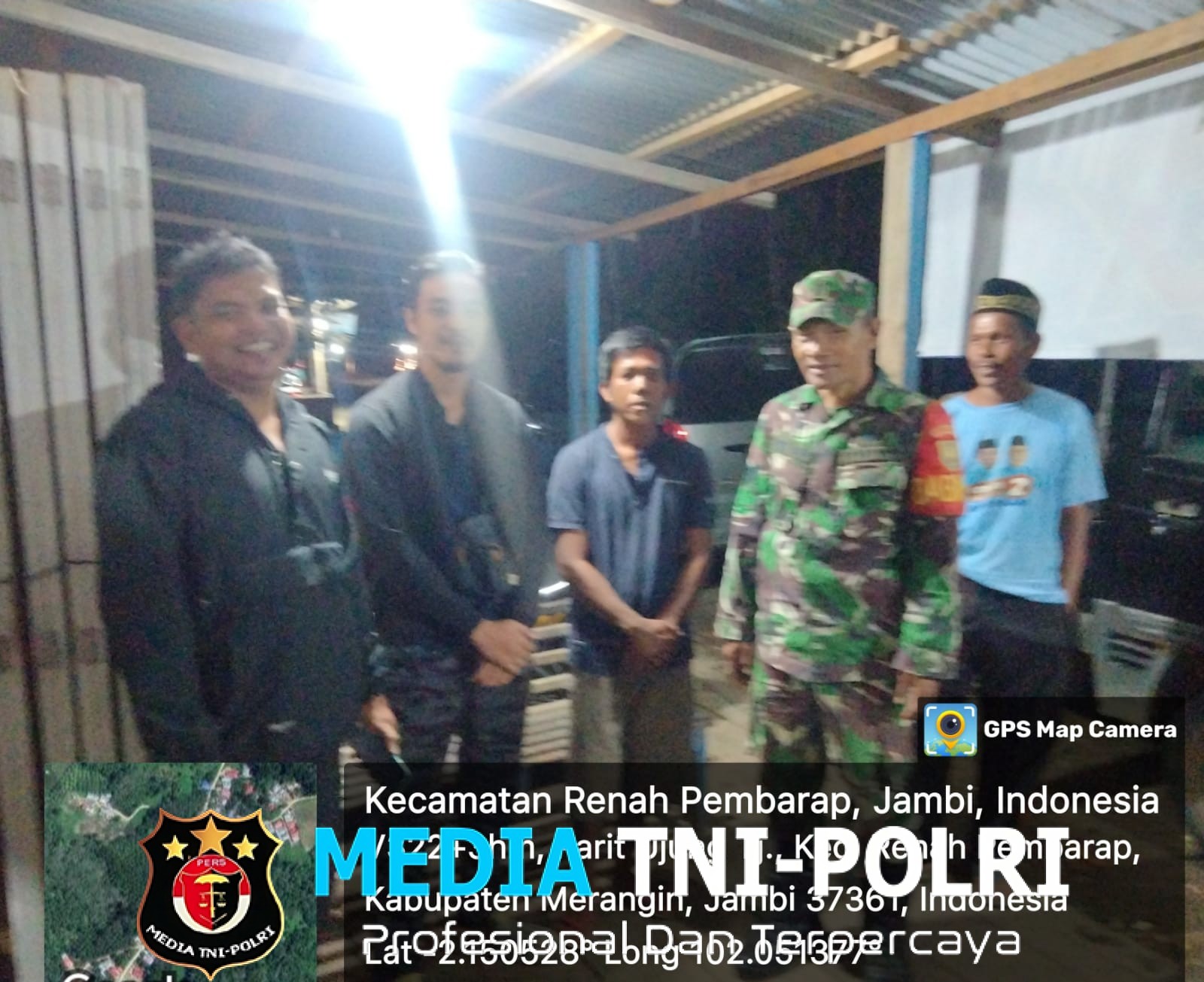 Kegiatan Komsos Malam Koramil 420-07/Sungai Manau Bersama Warga untuk Jaga Keamanan Lingkungan