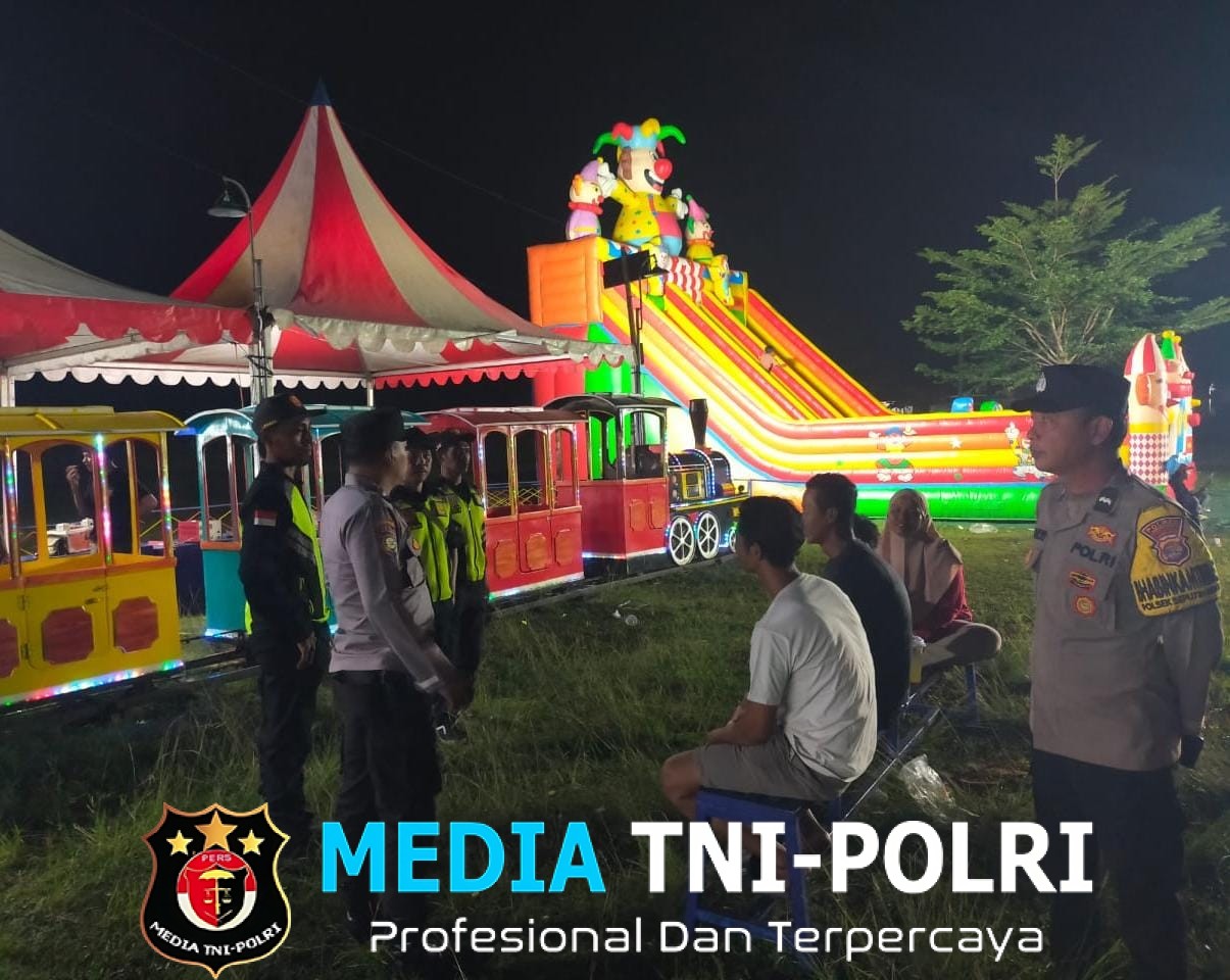 Ciptakan Rasa Aman, Polsek Seputih Raman Patroli Dialogis di Pasar Malam