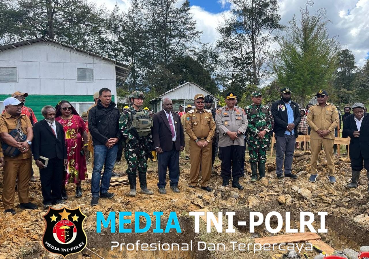 Satgas Yonif 700/Wyc Hadiri Peletakan Batu Pertama Patung Missionaris, Wujud Harmoni TNI dan Rakyat Puncak