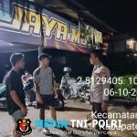 Patroli Malam Polsek Menjalin Sambangi Pemuda Nongkrong untuk Berikan Himbauan Kamtibmas