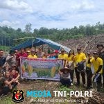 Kapolsek Kuala Behe Hadiri Penanaman Jagung Di Demplot Desa Permiit