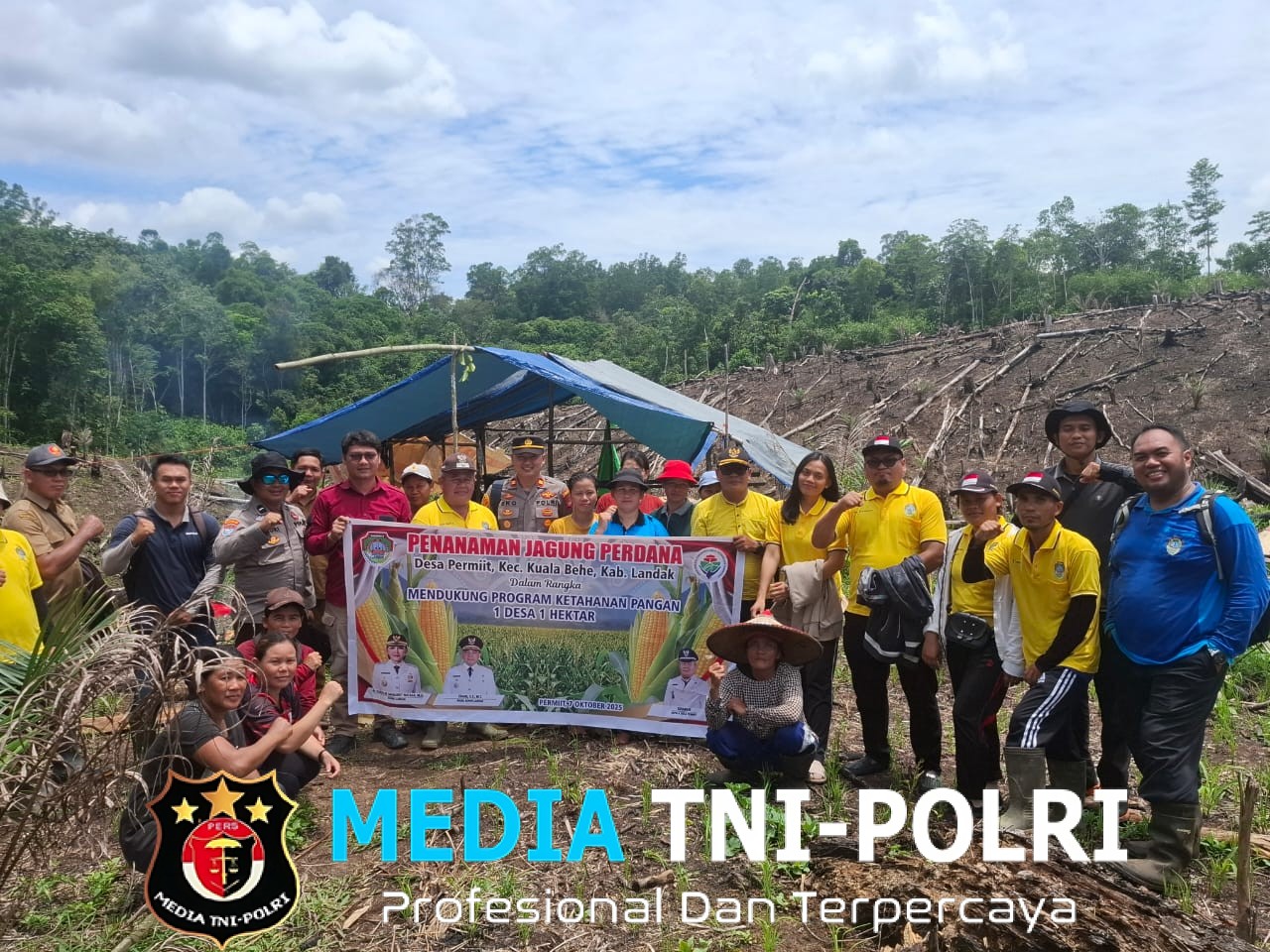 Kapolsek Kuala Behe Hadiri Penanaman Jagung Di Demplot Desa Permiit