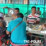 Babinsa Jalin Silaturahmi Lewat Komsos di Kedai Kopi