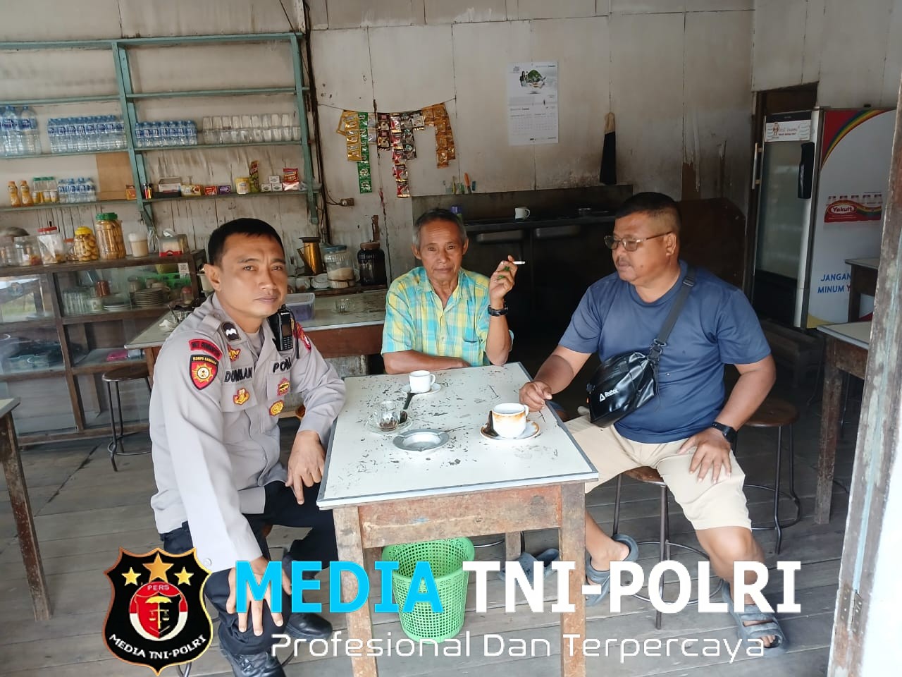 Polsek Mandor Perkuat Hubungan Polisi dan Masyarakat Lewat Patroli Humanis