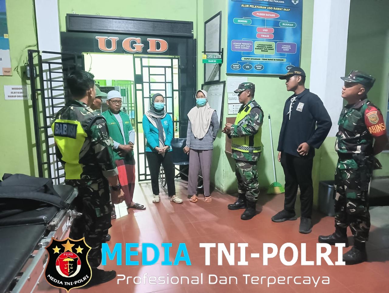 Koramil 420 -08/Tabir Gelar Komsos Malam, Ciptakan Situasi Kondusif di Lingkungan Warga