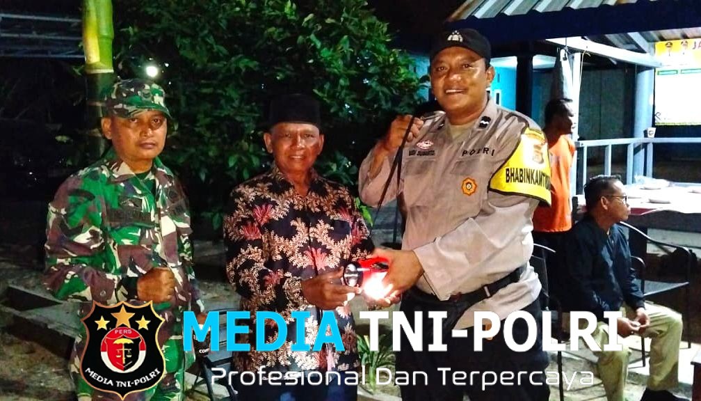 Bersama Warga, TNI-Polri Perkuat Keamanan Lewat Ronda Malam di Simpang Agung