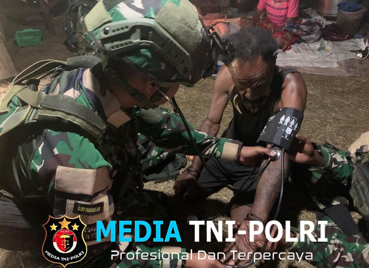 Cintai Kesehatan Satgas Yonif 521/DY Anjangsana ke Rumah Warga Distrik Bolakme