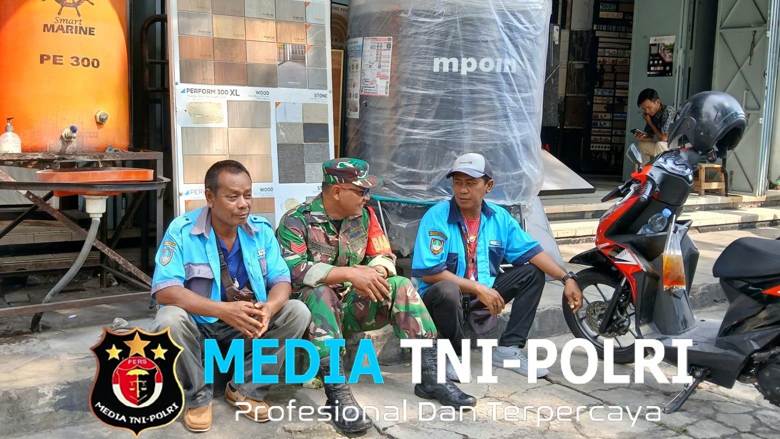 Babinsa Kratonan Himbau Keamanan dan Ketertiban Kepada Petugas Parkir