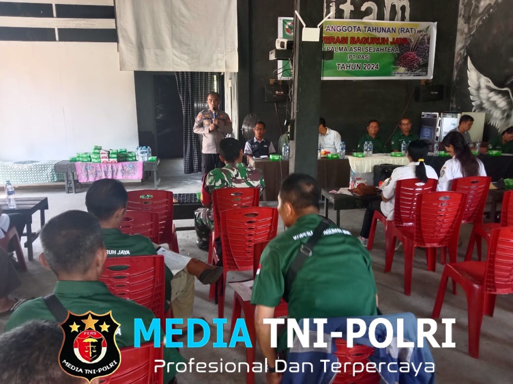 Bhabimkamtibmas Polsek Menyuke Hadiri Rapat Anggota Tahunan Di Desa  Anik Dingir