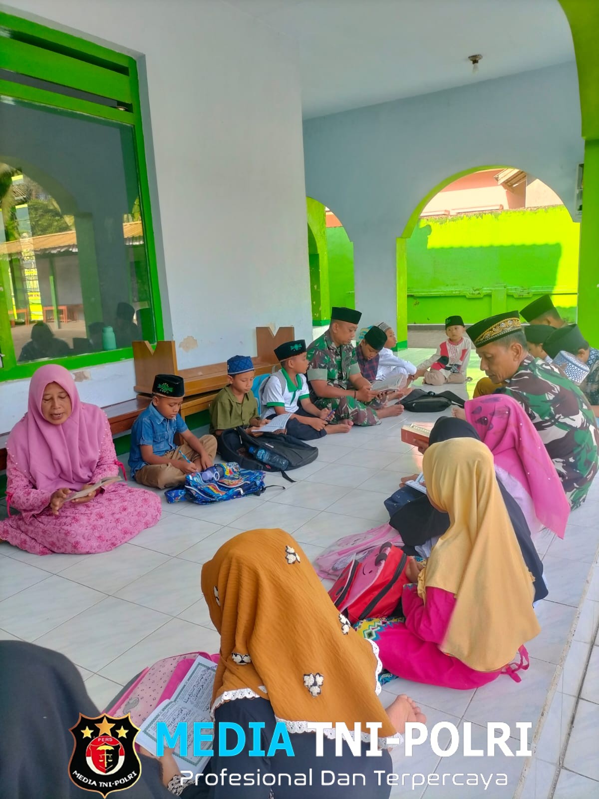 TMMD ke-126 Kodim 0818/Malang-Batu Gelar Kegiatan Non Fisik Bintalrem 083/BDJ, Tanamkan Nilai Kebangsaan dan Semangat Religi kepada Santri TPQ Al-Amien Lebakharjo