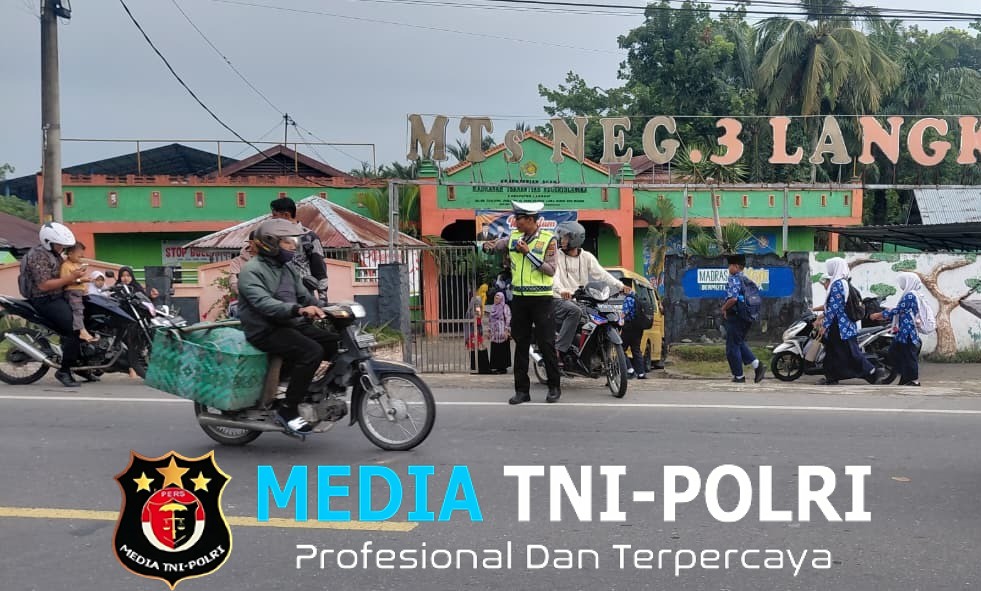 Sat Lantas Polres Langkat Laksanakan Pengaturan Lalu Lintas Pagi, Wujudkan Kelancaran dan Keamanan Pengguna Jalan