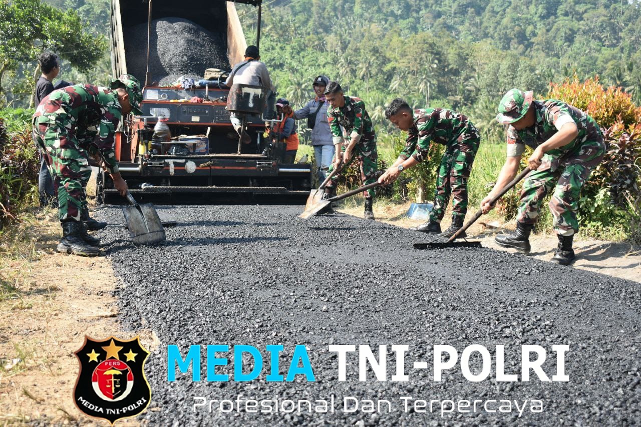 Satgas TMMD ke-126 Kodim 0818/Malang-Batu Laksanakan Pengaspalan Jalan di Dusun Sukomaju, Wujud Nyata Dukungan TNI terhadap Pembangunan Desa