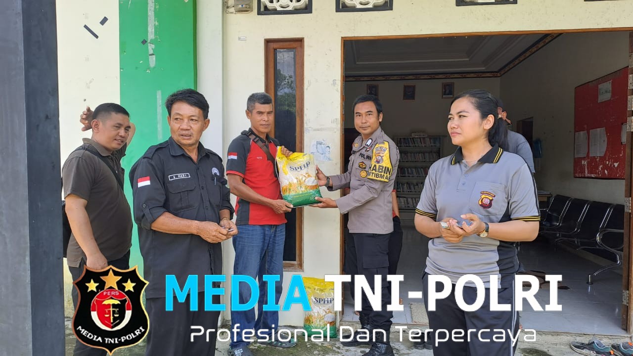 Polsek Ngabang Merambah Kedesa – Desa Untuk Menjual Beras SPHP Lewat Gerakan Pangan Murah Untuk Masyarakat