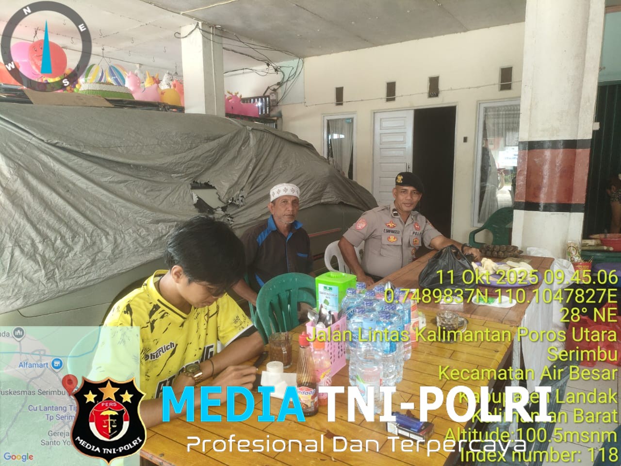 Duduk Santai Bersama Warga, Polisi Air Besar Tebar Rasa Aman dan Akrab