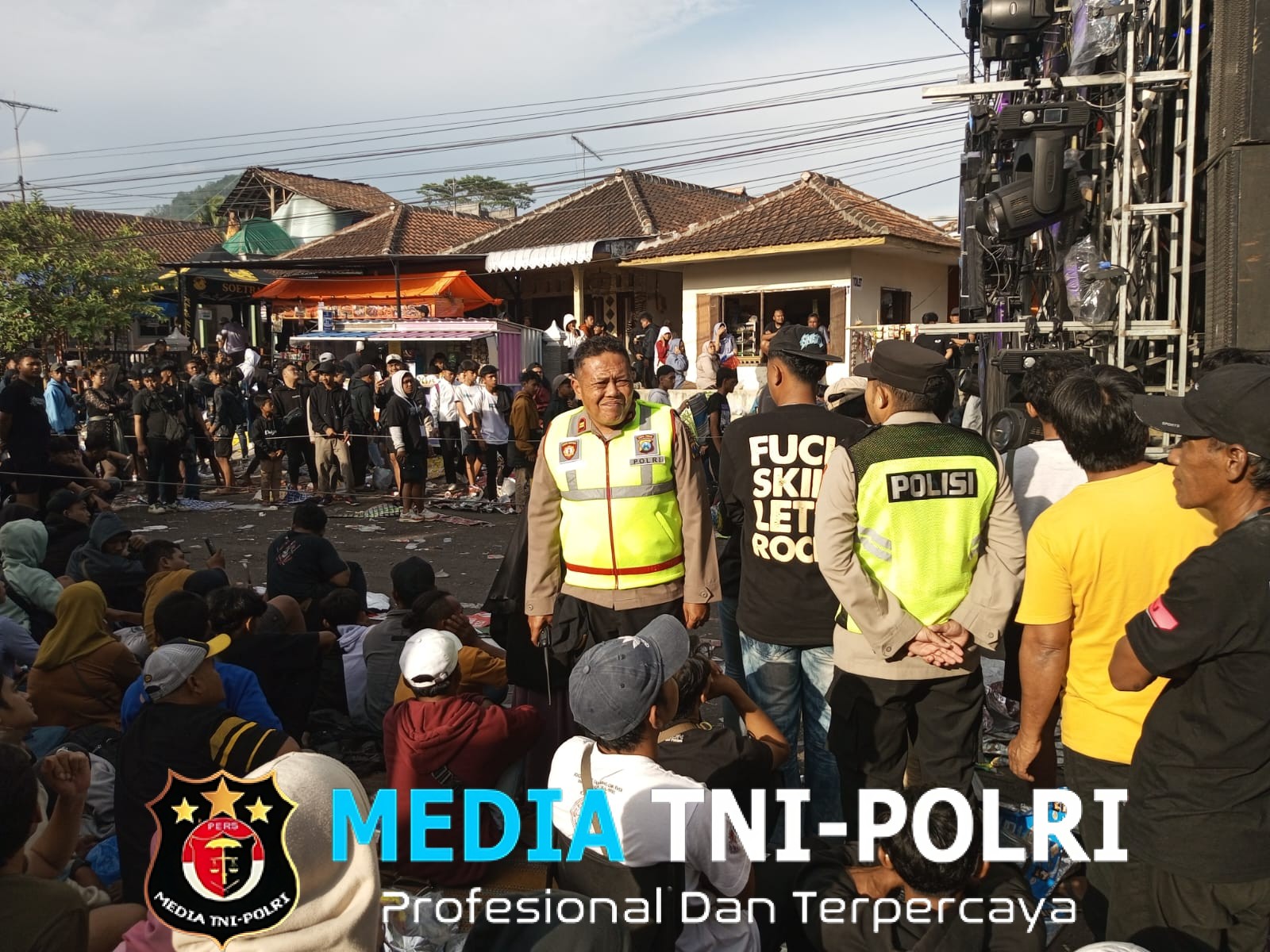 Polsek Pagak Polres Malang Amankan Jalannya All In Gampingan Carnival, Wujud Dukungan terhadap Kegiatan Masyarakat