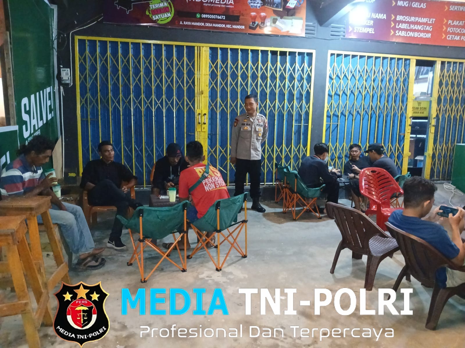 Santai Tapi Bermakna — Ngobrol Bareng Polisi Bikin Suasana Mandor Makin Aman dan Akrab!