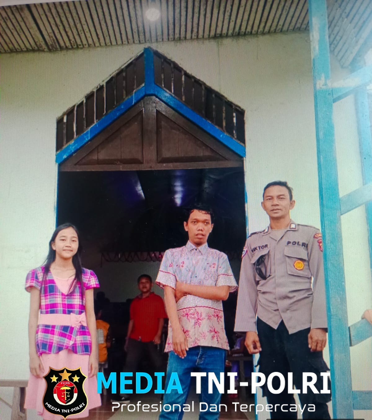 Berikan Rasa Aman Personil Polsek Ngabang Laksanakan Pengamanan Ibadah Minggu Di Gereja