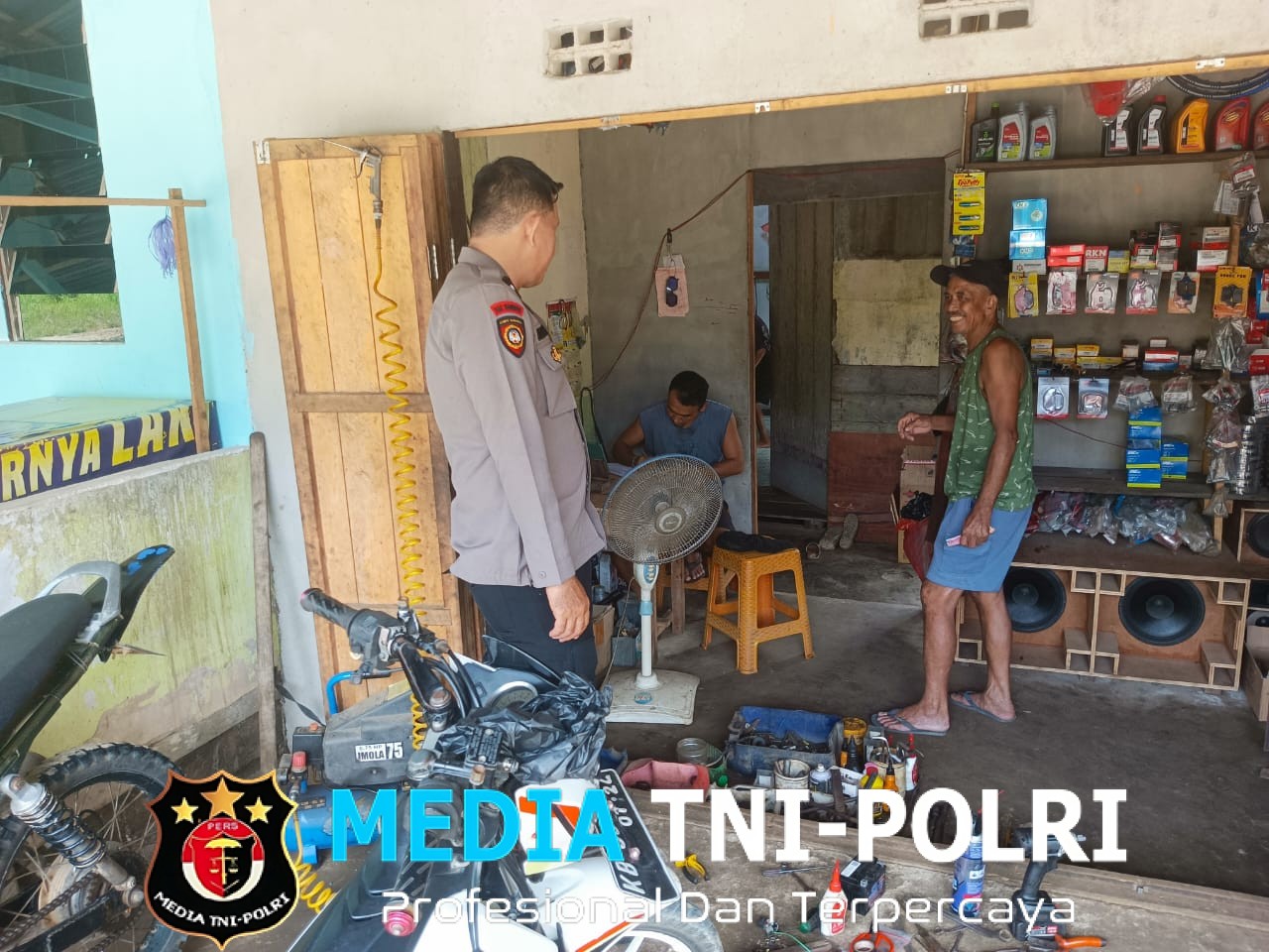 Patroli Siang Hari, Polisi Tetap Siaga di Hari Libur Demi Keamanan Warga