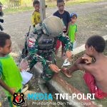 Aksi Peduli Personil Satgas Pamtas RI-PNG Statis Yonif 643/Wns Membantu Mengobati Luka