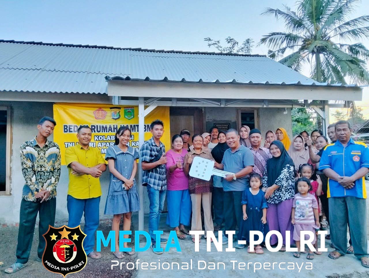 Tak Hanya Bedah Rumah, Aipda Leonardo Kini Hadiahkan Sepeda untuk Ibu Rahayu