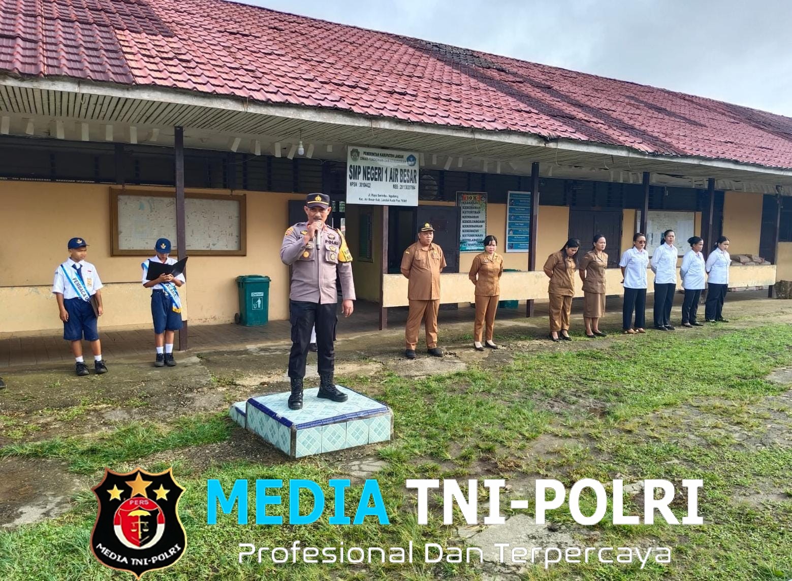 Kapolsek Air Besar Motivasi Siswa SMPN 01 Air Besar “Belajar Disiplin, Raih Masa Depan Gemilang!”