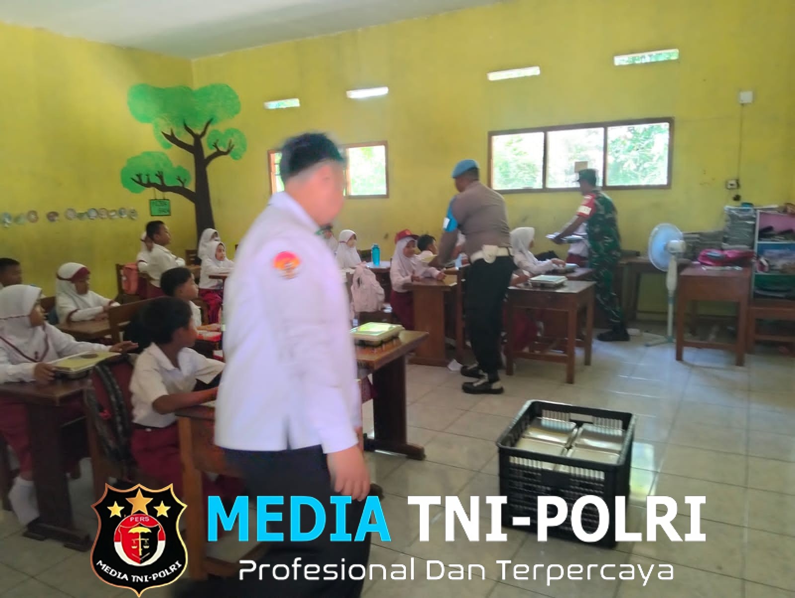 Hari Pertama, SPPG Eromoko Salurkan Ribuan Porsi Makan Bergizi Gratis ke Sekolah-Sekolah
