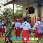 Anak Papua Cerdas Satgas Yonif 521/DY Hadirkan Senyum Anak Sekolah Bagikan Buku dan Alat Tulis di Distrik Apalapsili