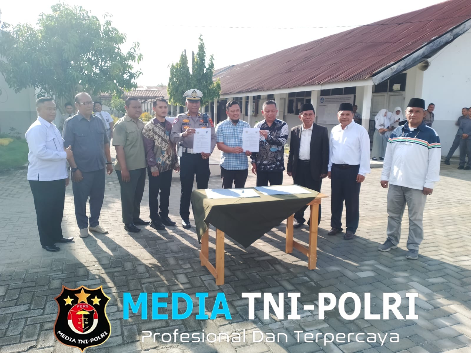 Satlantas Polres Langkat Tanamkan Disiplin Berlalu Lintas Sejak Dini di SMK Putra Jaya Jabal Rahmah Stabat