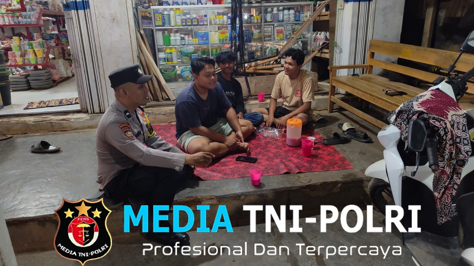 Patroli Malam, Polisi Adiluwih Ajak Warga Adiluiwh Jaga Kamtibmas