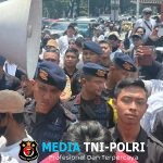 Brimob Polda Metro Jaya Amankan Demo Karyawan Hiburan Jakarta di DPRD DKI dengan Humanis