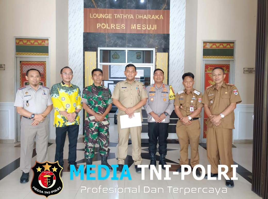 Kapolres Mesuji Dampingi Kaban Kesbangpol dalam Menyampaikan Permintaan Maaf kepada Seluruh Pemimpin Pemuka Adat Lampung