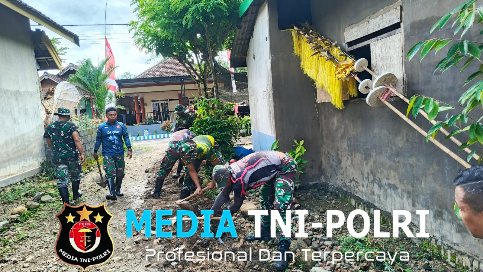 Satgas TMMD ke-126 Kodim 0818/Malang-Batu Giat Lanjutkan Penggalian Jalur Pipanisasi untuk Warga Lebakharjo