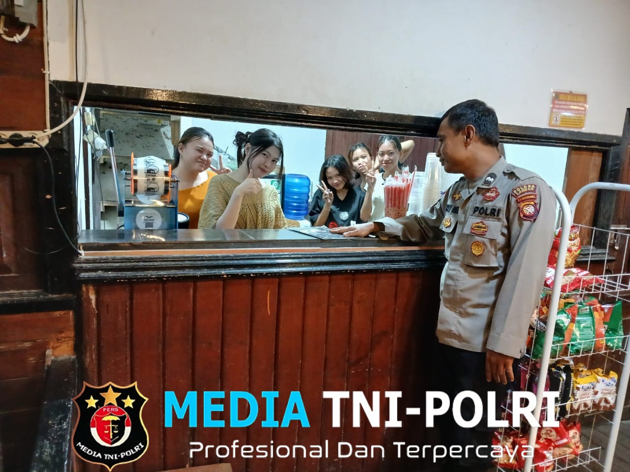 Patroli Humanis, Polsek Mandor Jalin Silaturahmi dan Dengar Aspirasi Masyarakat