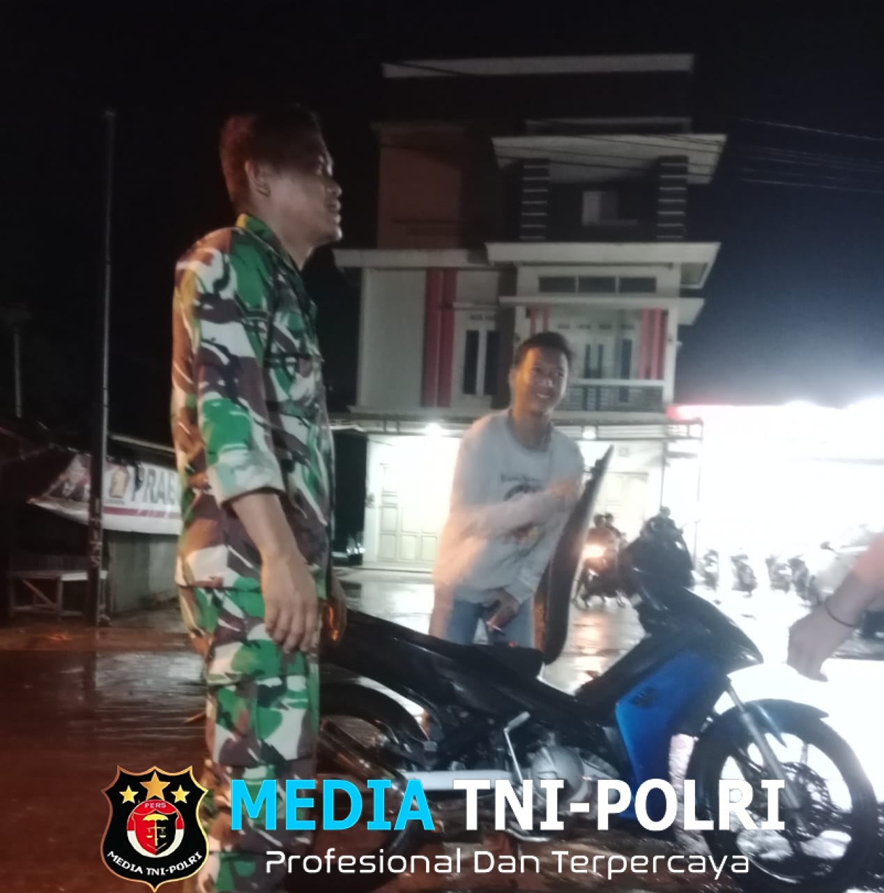 Malam Tanpa Cemas, Babinsa Temani Warga Patroli Siskamling
