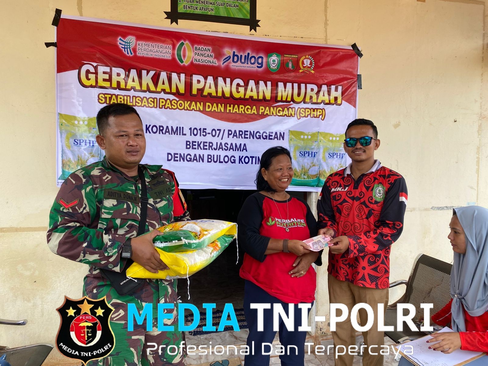 Babinsa Koramil 1015-07/Parenggean Gelar Gerakan Pangan Murah