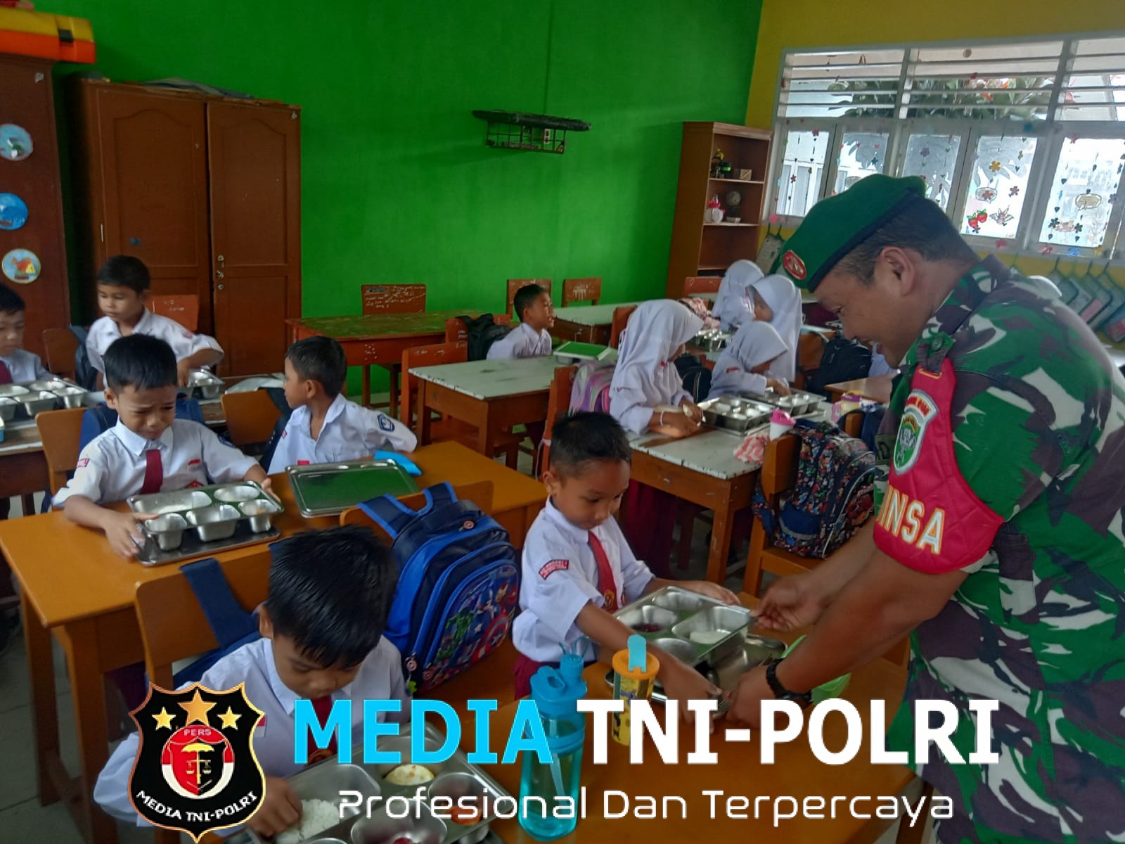 Babinsa Hadiri Pendistribusian Makan Bergizi Gratis di Wilayah Dewantara