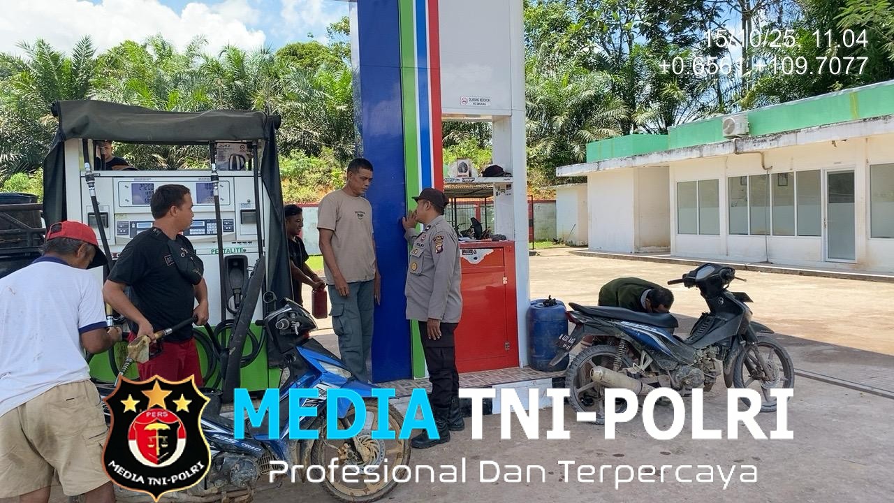 Anggota Piket Unit Samapta Polsek Meranti Patroli Di SPBU Guna Menghindari Penyalahgunaan BBM Bersubsidi
