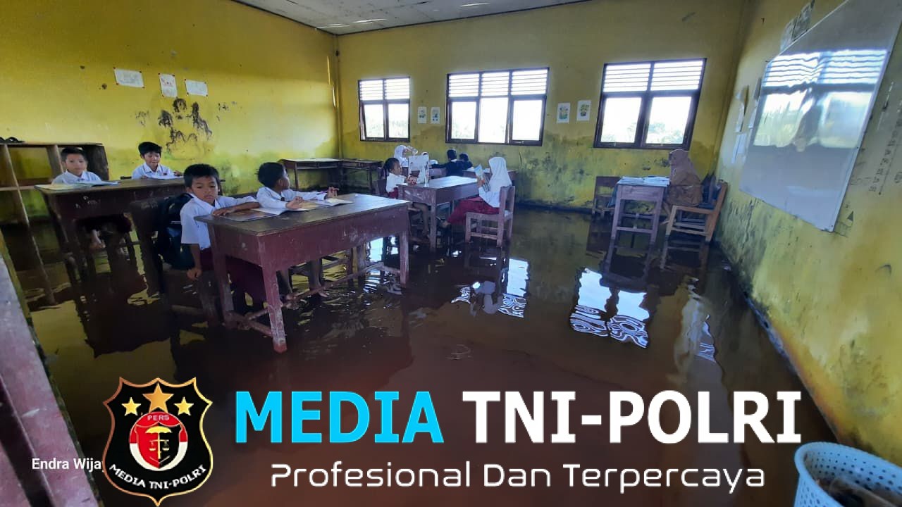 Banjir Rob di Kecamatan Teluk Sampit, SDN Kunjung Lampuyang Terendam Banjir