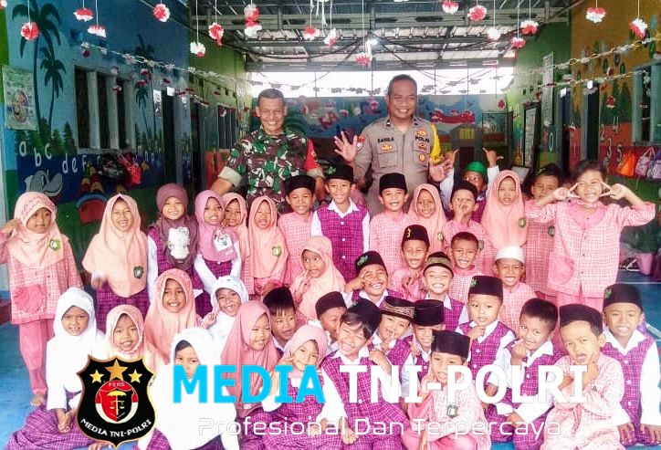 Sinergi TNI-Polri Tanamkan Cinta Tanah Air Sejak Dini di TK Nurul Ulum Kotagajah