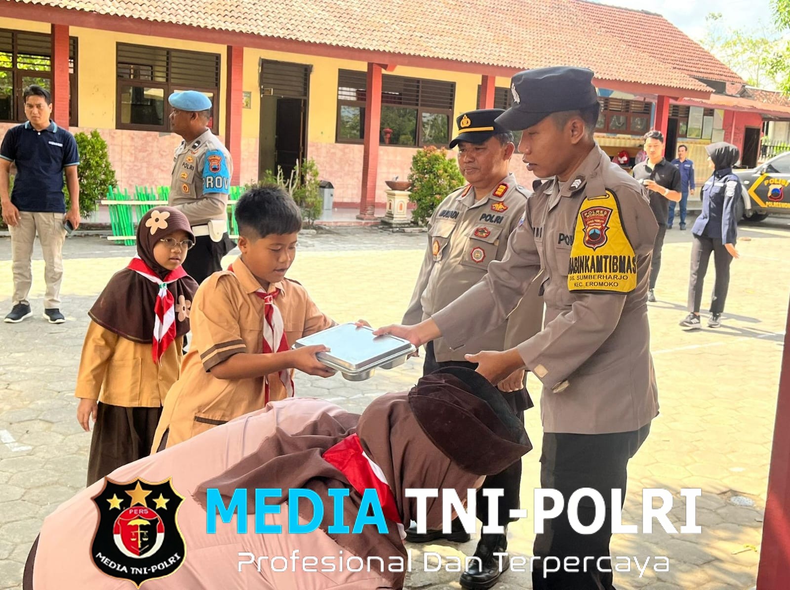 Polri Kawal Penyaluran MBG ke Ribuan Siswa di Eromoko Wonogiri