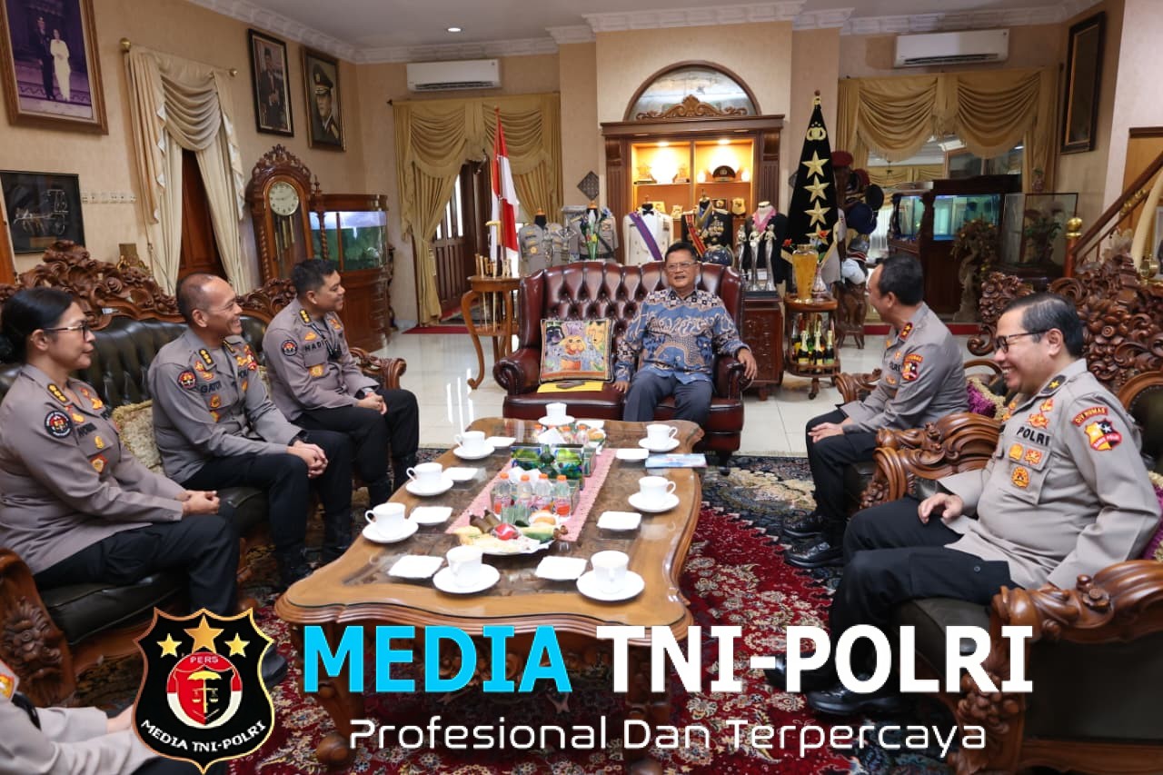 Jajaran Divhumas Polri Laksanakan Anjangsana ke Jend. Pol (Purn) Da’i Bachtiar