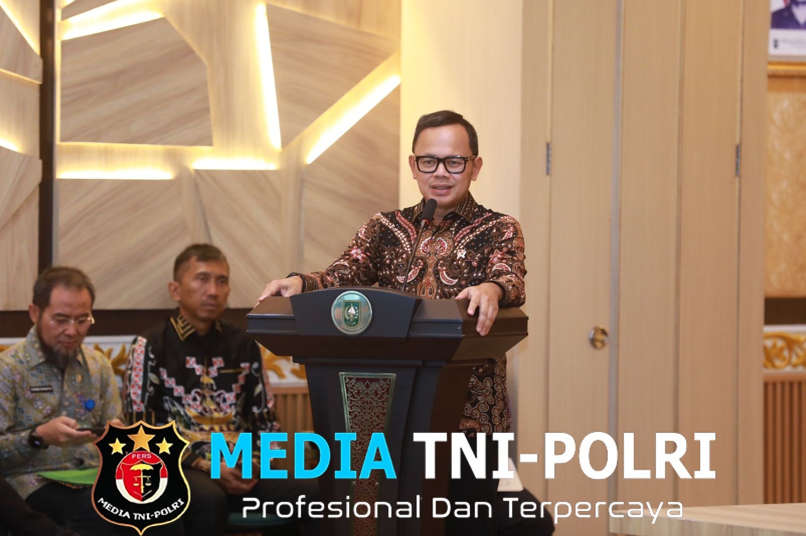 Wamendagri Bima Arya Apresiasi Efisiensi Anggaran dan Pengendalian Inflasi Pemda Riau