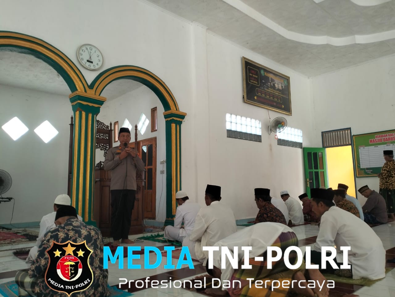Kapolsek Lambu Kibang Melaksanakan Kegiatan Jumat Keliling Sekaligus Menjadi Khotib Sholat Jumat