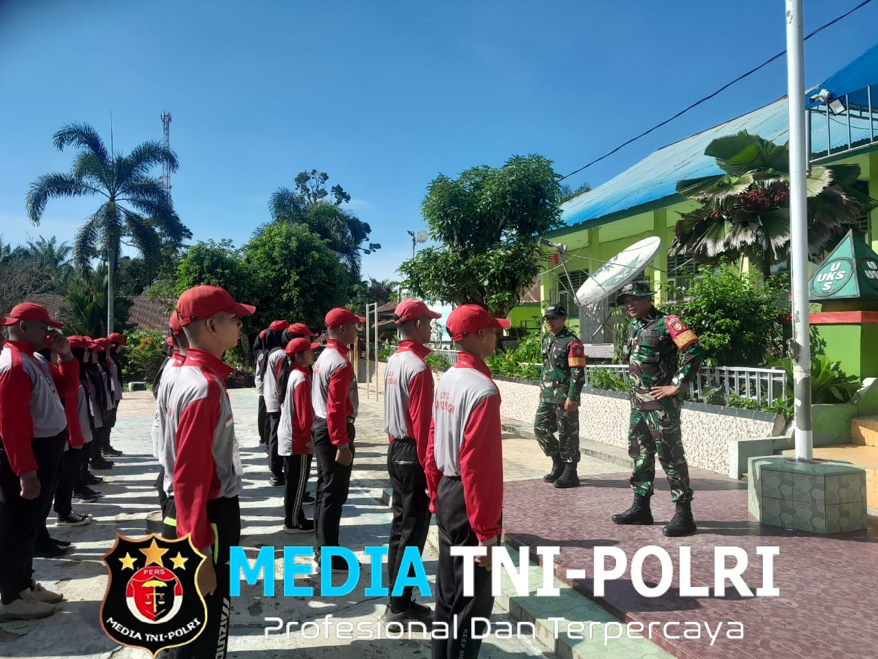 Tumbuhkan Disiplin dan Jiwa Nasionalisme, Babinsa Koramil 420-09/Bangko Latih LKBB di SMA N 12 Merangin