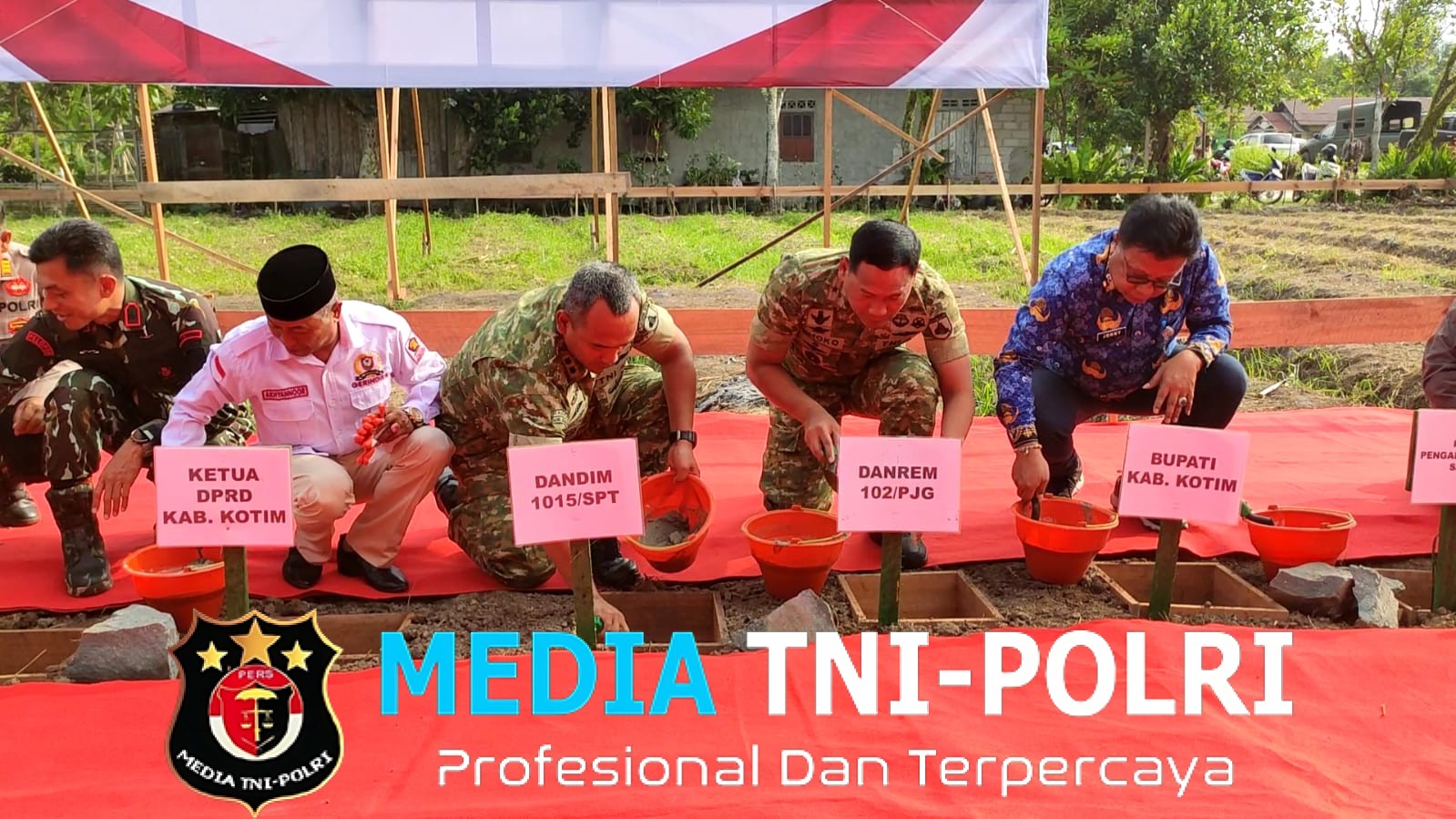 Komandan Kodim 1015/Sampit Dampingi Komandan Korem 102/Pjg Peletakan Batu Pertama Pembangunan Gedung Koperasi Merah Putih