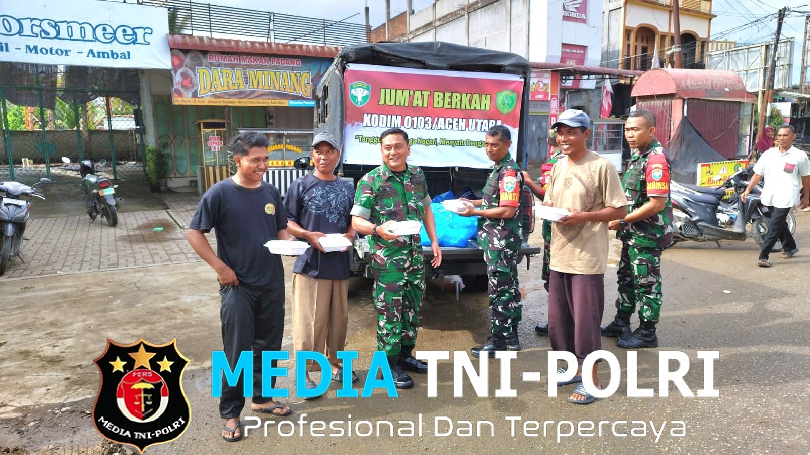 Tingkatkan Kedekatan dengan Rakyat, Koramil 06/Smd Laksanakan Jum’at Berkah