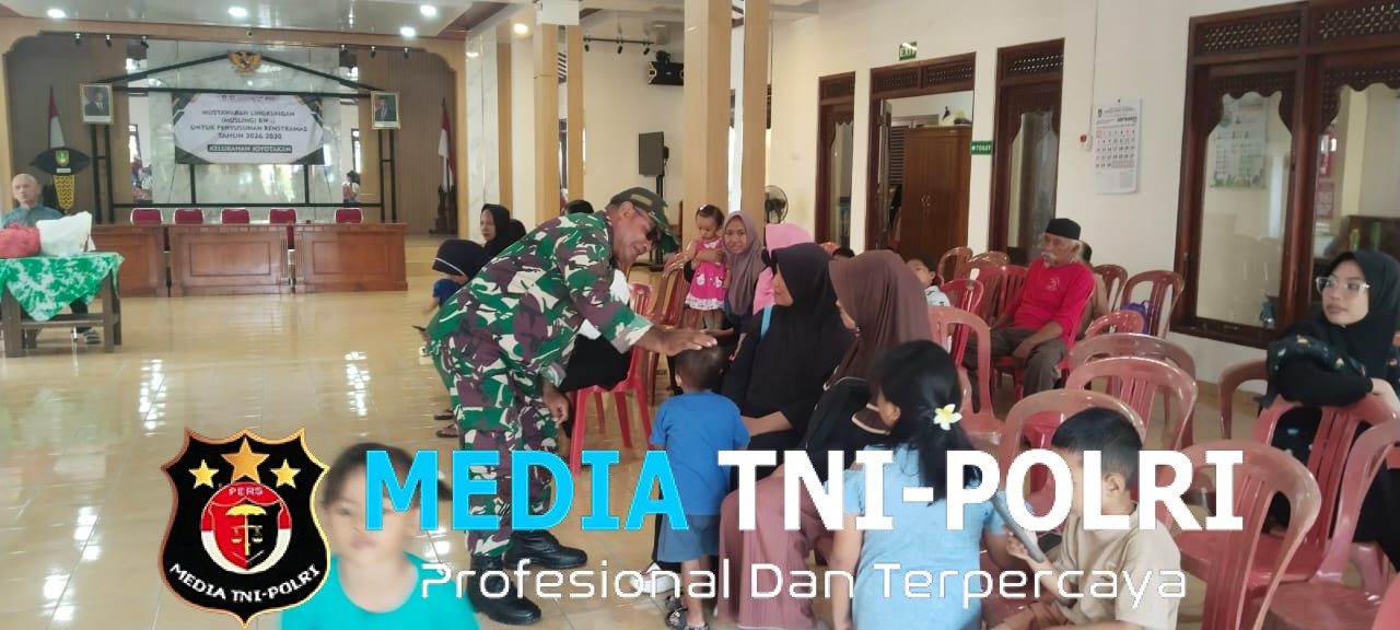 Peran Aktif Babinsa Joyotakan Bantu Posyandu Balita