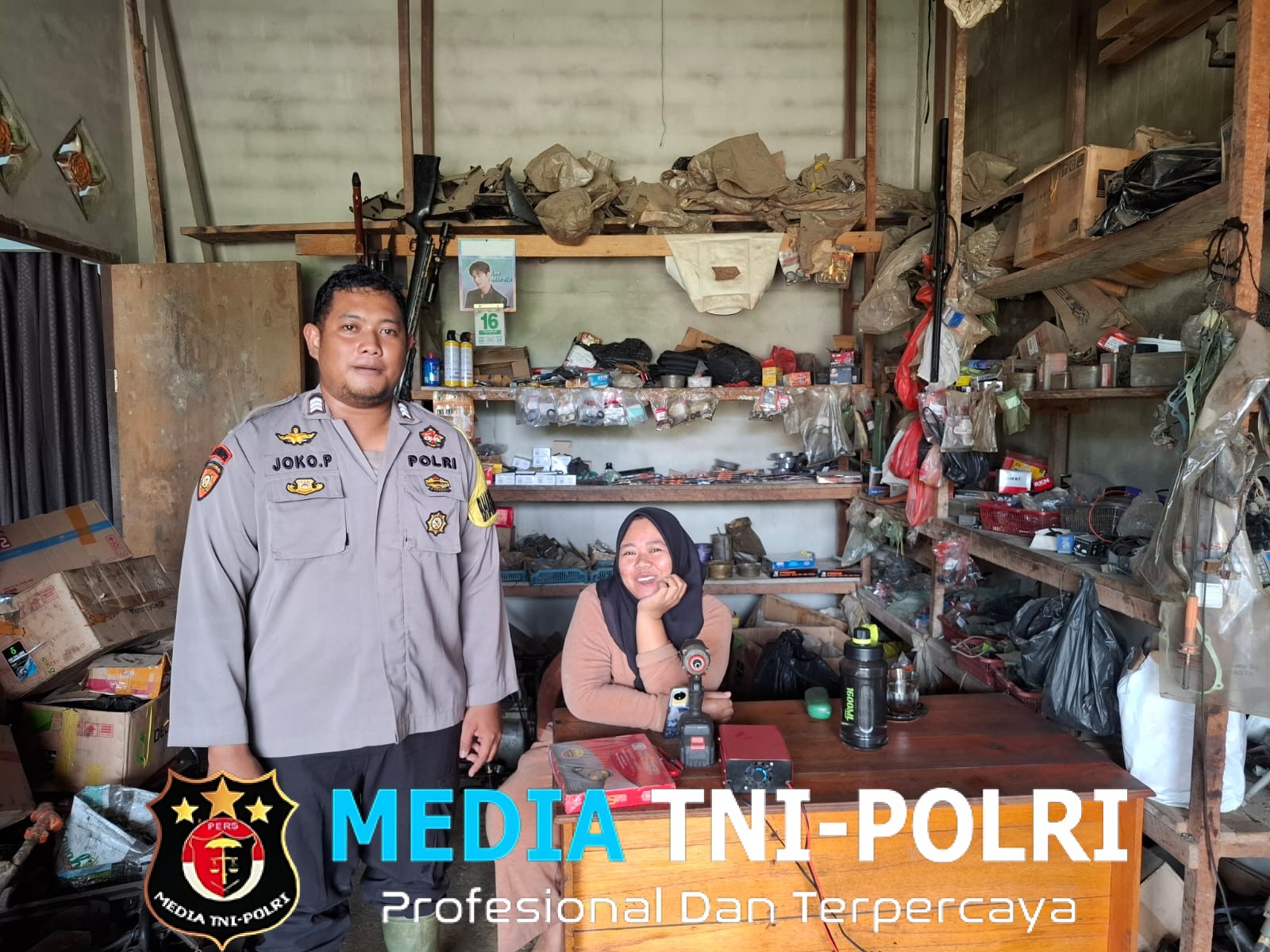 Gelar Patroli Dialogis Polsek Kuala Behe Berikan Himbauan Kepada Warga