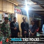 TNI dan Warga Gelar Komsos Malam Jaga Keamanan Lingkungan