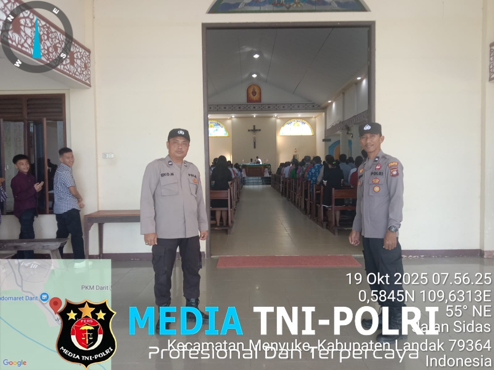 Samapta Polsek Menyuke Lakukan Pengamanan Ibadah Misa Ke Gereja Santo Agustinus dan Santo Matias Darit